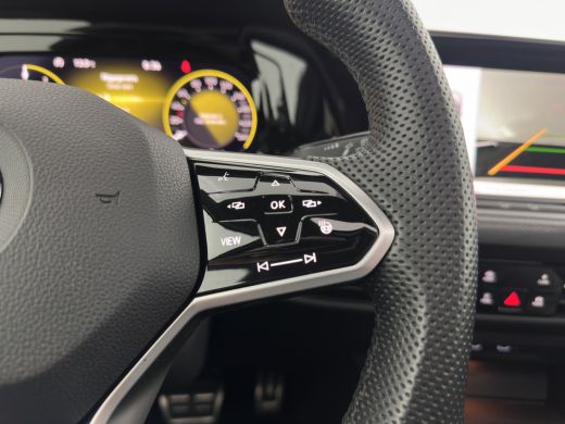 Volkswagen Golf 1.4 eHybrid GTE (INCL-BTW) *PANO | NAVI | CRUISE | VIRTUAL | 18 INCH ALU* ActivLease financial lease