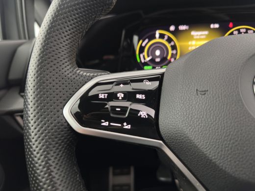 Volkswagen Golf 1.4 eHybrid GTE (INCL-BTW) *PANO | NAVI | CRUISE | VIRTUAL | 18 INCH ALU* ActivLease financial lease