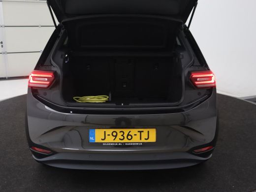 Volkswagen ID.3 First Plus 58 kWh | Stoel & stuurverwarming | Matrix LED | Adaptive cruise | Carplay | Sfeerverli... ActivLease financial lease