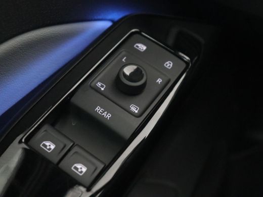 Volkswagen ID.3 First Plus 58 kWh | Stoel & stuurverwarming | Matrix LED | Adaptive cruise | Carplay | Sfeerverli... ActivLease financial lease