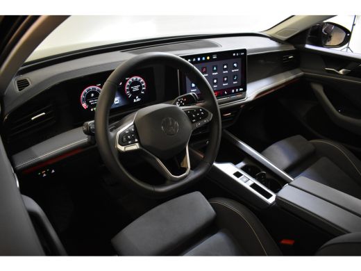 Volkswagen Passat Variant 1.5 eTSI 150PK DSG BUSINESS 360-CAMERA/ALCANTARA/TREKHAAK ActivLease financial lease