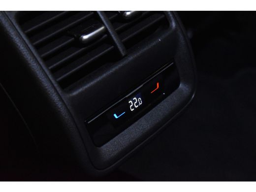 Volkswagen Passat Variant 1.5 eTSI 150PK DSG BUSINESS 360-CAMERA/ALCANTARA/TREKHAAK ActivLease financial lease