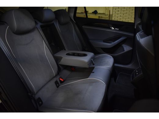 Volkswagen Passat Variant 1.5 eTSI 150PK DSG BUSINESS 360-CAMERA/ALCANTARA/TREKHAAK ActivLease financial lease