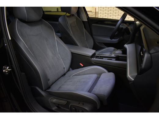 Volkswagen Passat Variant 1.5 eTSI 150PK DSG BUSINESS 360-CAMERA/ALCANTARA/TREKHAAK ActivLease financial lease