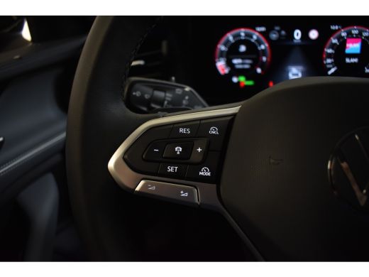 Volkswagen Passat Variant 1.5 eTSI 150PK DSG BUSINESS 360-CAMERA/ALCANTARA/TREKHAAK ActivLease financial lease