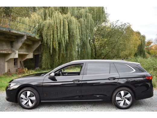 Volkswagen Passat Variant 1.5 eTSI 150PK DSG BUSINESS 360-CAMERA/ALCANTARA/TREKHAAK ActivLease financial lease