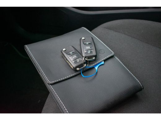 Volkswagen up! 1.0 BMT move up! DAB-Metalic-5 drs-Airco-Elektrische ramen-Centraal ActivLease financial lease