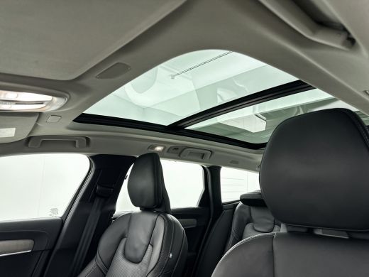 Volvo  V90 T8 Recharge Ultra Dark | 20" | Luchtvering | Trekhaak | Geventileerd Nappa | Massagestoelen | Bow... ActivLease financial lease