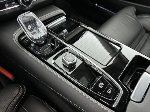 Volvo  V90 T8 Recharge Ultra Dark | 20" | Luchtvering | Trekhaak | Geventileerd Nappa | Massagestoelen | Bow... ActivLease financial lease