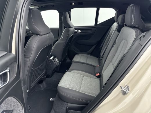 Volvo  XC40 B4 Plus Dark | 19" | Panoramadak | 360 Camera | Harman Kardon | Elektr. verst. stoelen | Adaptiev... ActivLease financial lease