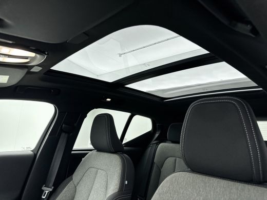 Volvo  XC40 B4 Plus Dark | 19" | Panoramadak | 360 Camera | Harman Kardon | Elektr. verst. stoelen | Adaptiev... ActivLease financial lease