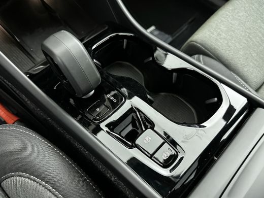 Volvo  XC40 B4 Plus Dark | 19" | Panoramadak | 360 Camera | Harman Kardon | Elektr. verst. stoelen | Adaptiev... ActivLease financial lease