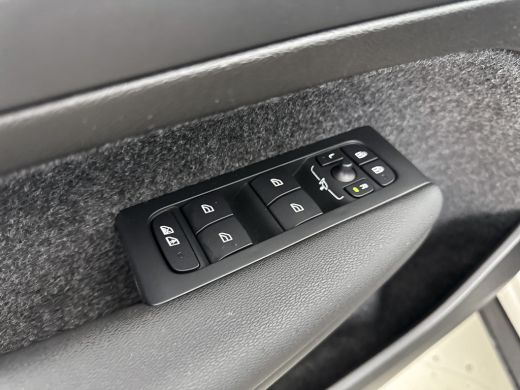 Volvo  XC40 B4 Plus Dark | 19" | Panoramadak | 360 Camera | Harman Kardon | Elektr. verst. stoelen | Adaptiev... ActivLease financial lease