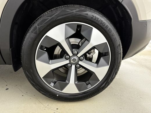 Volvo  XC40 B4 Plus Dark | 19" | Panoramadak | 360 Camera | Harman Kardon | Elektr. verst. stoelen | Adaptiev... ActivLease financial lease