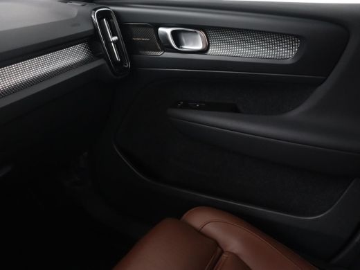 Volvo  XC40 Recharge P8 AWD R Design | Panoramadak | Leder | 360 Camera | Stoelverwarming | Harman/Kardon | M... ActivLease financial lease