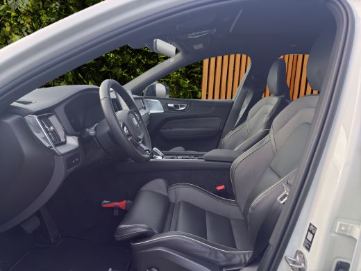 Volvo  XC60 2.0 T6 Plug-in hybrid AWD Ultra Black Edition | Facelift! | Luchtvering | Bowers&Wilkins | Trekha... ActivLease financial lease