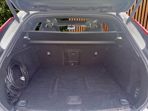 Volvo  XC60 2.0 T6 Plug-in hybrid AWD Ultra Black Edition | Facelift! | Luchtvering | Bowers&Wilkins | Trekha... ActivLease financial lease