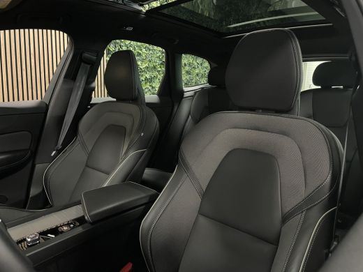 Volvo  XC60 T6 AWD Recharge R-Design Long Range All Season banden | Stoel en Stuurwielverwarming | Standkache... ActivLease financial lease