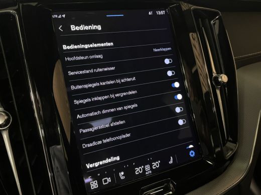 Volvo  XC60 T6 AWD Recharge R-Design Long Range All Season banden | Stoel en Stuurwielverwarming | Standkache... ActivLease financial lease