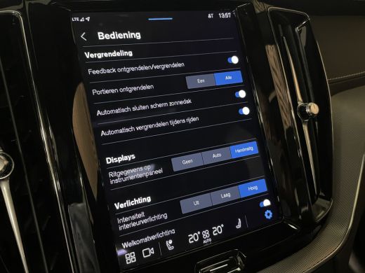 Volvo  XC60 T6 AWD Recharge R-Design Long Range All Season banden | Stoel en Stuurwielverwarming | Standkache... ActivLease financial lease