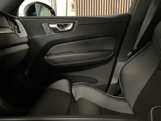 Volvo  XC60 T6 AWD Recharge R-Design Long Range All Season banden | Stoel en Stuurwielverwarming | Standkache... ActivLease financial lease