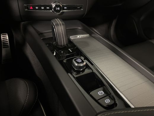 Volvo  XC60 T6 AWD Recharge R-Design Long Range All Season banden | Stoel en Stuurwielverwarming | Standkache... ActivLease financial lease