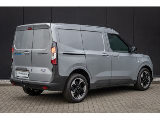 Ford E-Transit Courier Limited 44 kWh | DIRECT LEVERBAAR | Trekhaak | Adapt. Cruise | Dodehoek Detectie | Camera | Winte...
