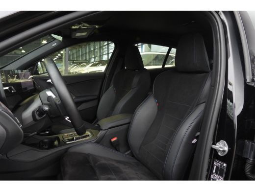 BMW 1 Serie 120 M Sport Automaat / Sportstoelen / Achteruitrijcamera / M Adaptief onderstel / Comfort Access ... ActivLease financial lease