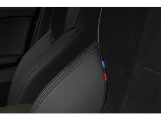 BMW 1 Serie 120 M Sport Automaat / Sportstoelen / Achteruitrijcamera / M Adaptief onderstel / Comfort Access ... ActivLease financial lease