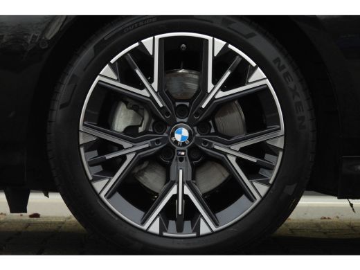 BMW 1 Serie 120 M Sport Automaat / Sportstoelen / Achteruitrijcamera / M Adaptief onderstel / Comfort Access ... ActivLease financial lease
