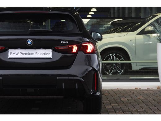 BMW 1 Serie 120 M Sport Automaat / Sportstoelen / Achteruitrijcamera / M Adaptief onderstel / Comfort Access ... ActivLease financial lease