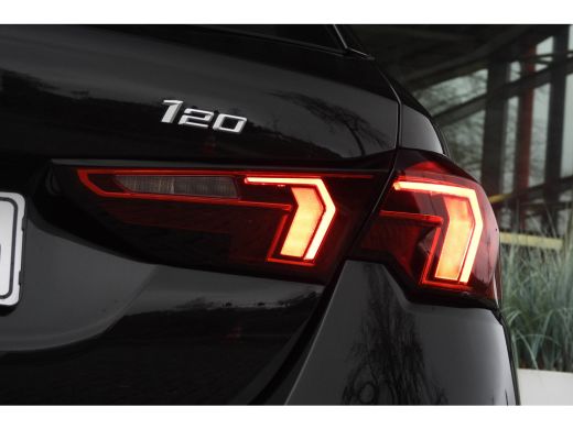 BMW 1 Serie 120 M Sport Automaat / Sportstoelen / Achteruitrijcamera / M Adaptief onderstel / Comfort Access ... ActivLease financial lease