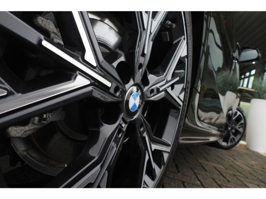 BMW 1 Serie 120 M Sport Automaat / Sportstoelen / Achteruitrijcamera / M Adaptief onderstel / Comfort Access ... ActivLease financial lease