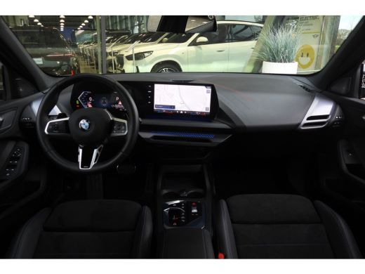 BMW 1 Serie 120 M Sport Automaat / Sportstoelen / Achteruitrijcamera / M Adaptief onderstel / Comfort Access ... ActivLease financial lease