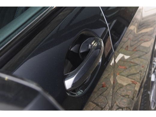 BMW 1 Serie 120 M Sport Automaat / Sportstoelen / Achteruitrijcamera / M Adaptief onderstel / Comfort Access ... ActivLease financial lease