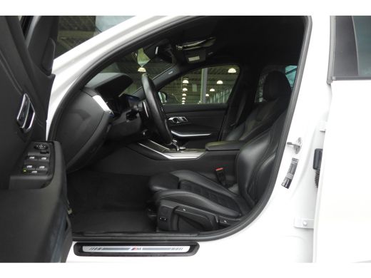 BMW 3 Serie Touring 320i High Executive M Sport Automaat / Trekhaak / Sportstoelen / Achteruitrijcamera / M S... ActivLease financial lease