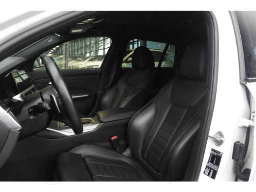 BMW 3 Serie Touring 320i High Executive M Sport Automaat / Trekhaak / Sportstoelen / Achteruitrijcamera / M S... ActivLease financial lease