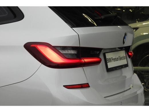 BMW 3 Serie Touring 320i High Executive M Sport Automaat / Trekhaak / Sportstoelen / Achteruitrijcamera / M S... ActivLease financial lease