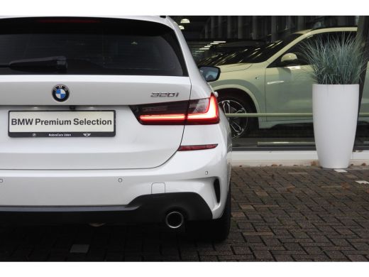 BMW 3 Serie Touring 320i High Executive M Sport Automaat / Trekhaak / Sportstoelen / Achteruitrijcamera / M S... ActivLease financial lease