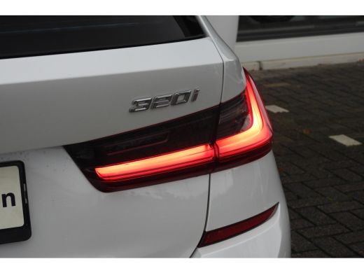 BMW 3 Serie Touring 320i High Executive M Sport Automaat / Trekhaak / Sportstoelen / Achteruitrijcamera / M S... ActivLease financial lease