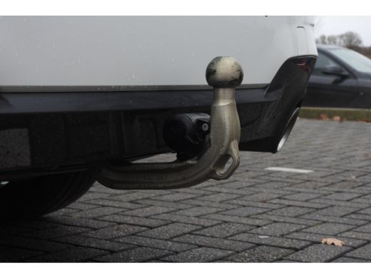 BMW 3 Serie Touring 320i High Executive M Sport Automaat / Trekhaak / Sportstoelen / Achteruitrijcamera / M S... ActivLease financial lease