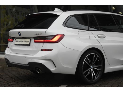BMW 3 Serie Touring 320i High Executive M Sport Automaat / Trekhaak / Sportstoelen / Achteruitrijcamera / M S... ActivLease financial lease