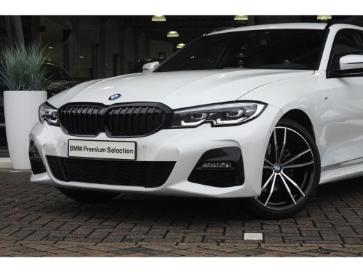 BMW 3 Serie Touring 320i High Executive M Sport Automaat / Trekhaak / Sportstoelen / Achteruitrijcamera / M S... ActivLease financial lease