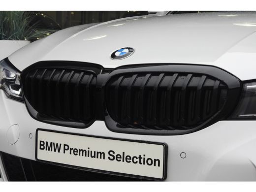 BMW 3 Serie Touring 320i High Executive M Sport Automaat / Trekhaak / Sportstoelen / Achteruitrijcamera / M S... ActivLease financial lease