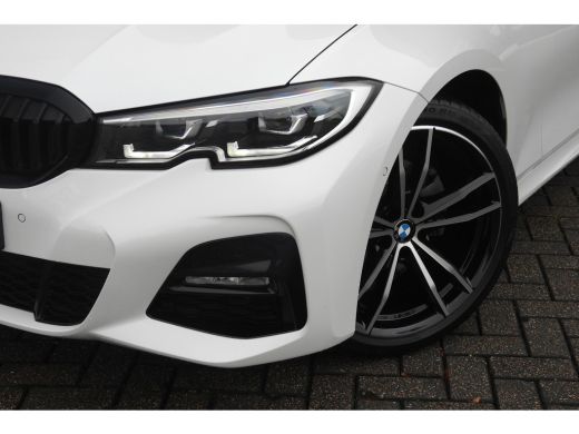 BMW 3 Serie Touring 320i High Executive M Sport Automaat / Trekhaak / Sportstoelen / Achteruitrijcamera / M S... ActivLease financial lease