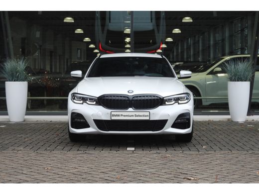 BMW 3 Serie Touring 320i High Executive M Sport Automaat / Trekhaak / Sportstoelen / Achteruitrijcamera / M S... ActivLease financial lease