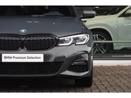 BMW 3 Serie Touring 330e High Executive M Sport Automaat / Panoramadak / Sportstoelen / Laserlight / Achterui... ActivLease financial lease