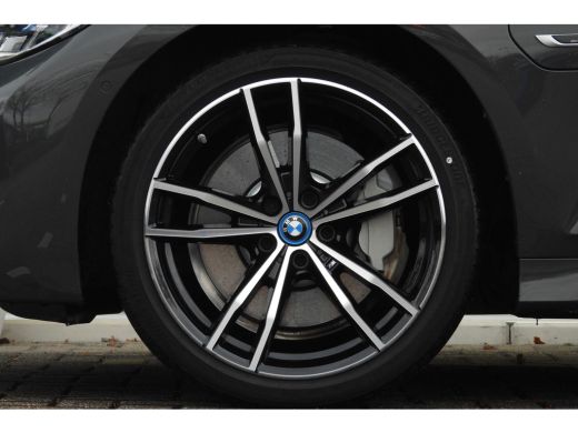 BMW 3 Serie Touring 330e High Executive M Sport Automaat / Panoramadak / Sportstoelen / Laserlight / Achterui... ActivLease financial lease