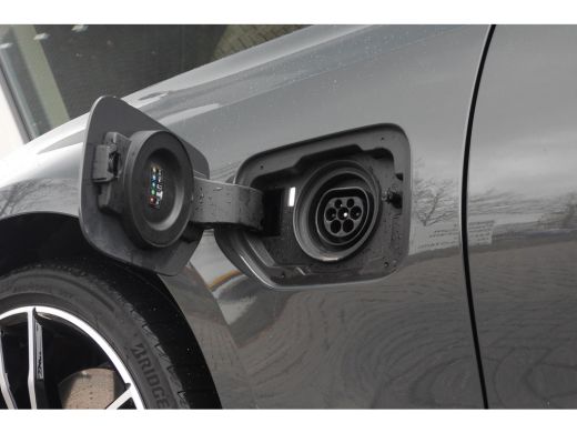 BMW 3 Serie Touring 330e High Executive M Sport Automaat / Panoramadak / Sportstoelen / Laserlight / Achterui... ActivLease financial lease