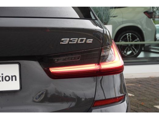 BMW 3 Serie Touring 330e High Executive M Sport Automaat / Panoramadak / Sportstoelen / Laserlight / Achterui... ActivLease financial lease